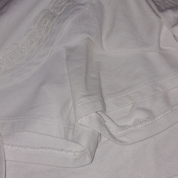 Crown & Ivy white lace trim skirt/skort Sz M NWOT - Picture 4 of 5